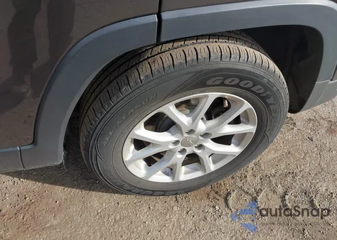 2017 Jeep Cherokee Latitude 4X4 из США, поврежденный, VIN 1C4PJMCS9HW531822